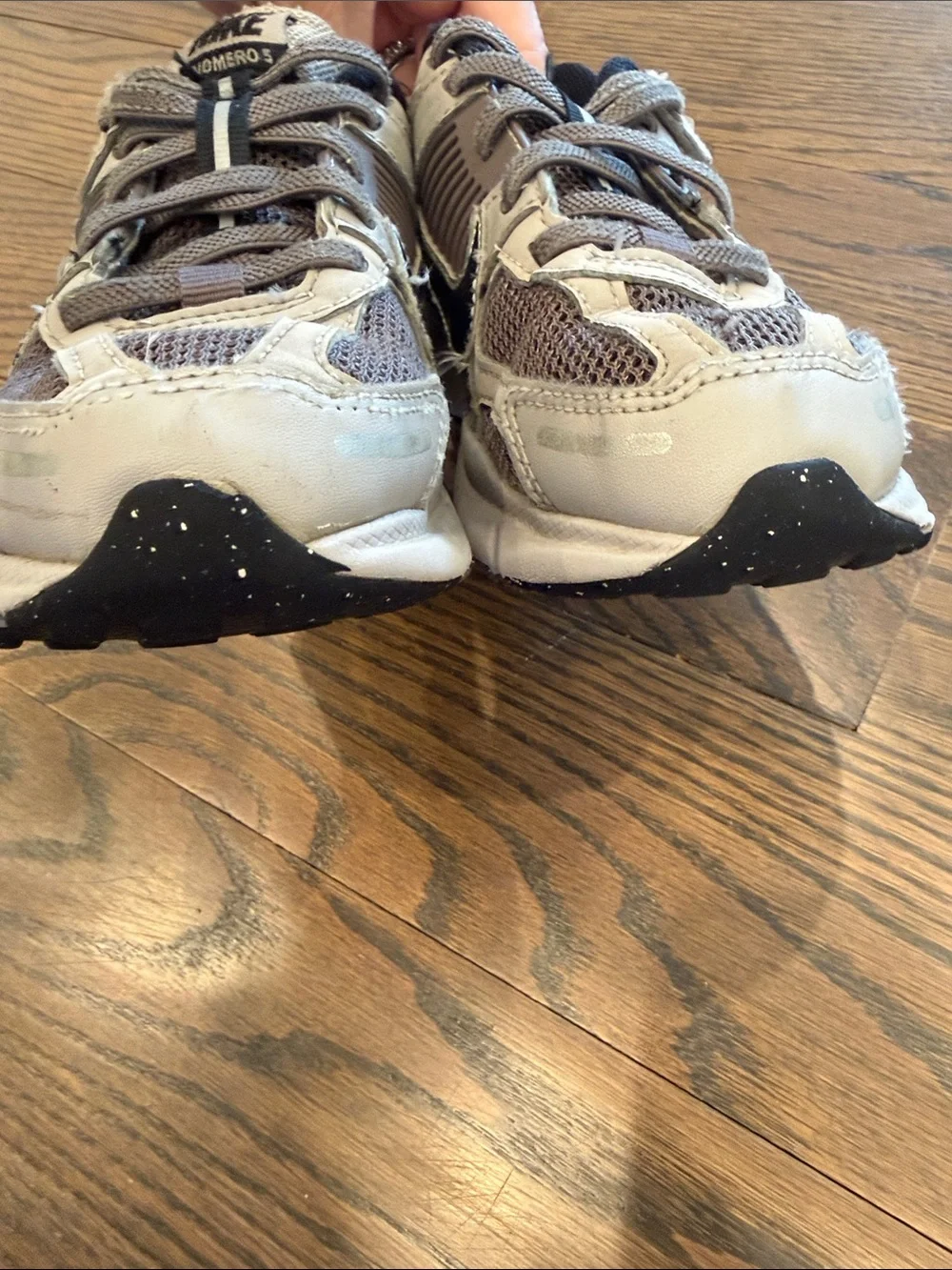 Nike Kids black  and Gray Vomero 5 Sneakers